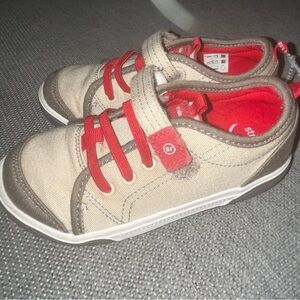 Stride Rite Dakota tan slip on sneaker shoes, kids size 10